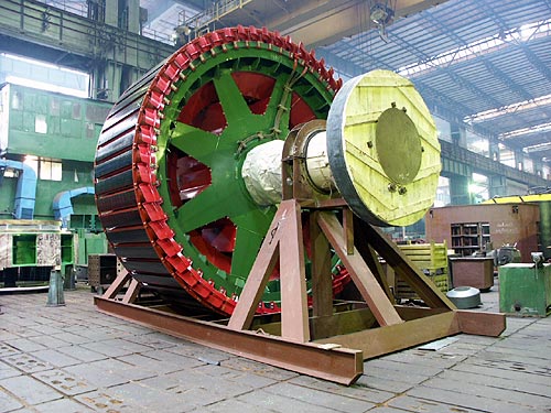 Rotor for a 13,750 kVA, 6300 V, 107 rpm electric generator; HEPP Sltioara.