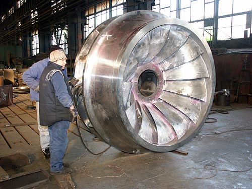 Runner with a diameter of 2.29 m for a Francis turbine of 36.6 MW.