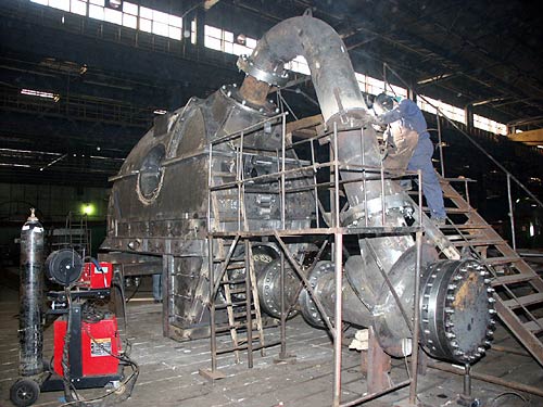 Horizontal Pelton turbine housing with distributor; welded assembly.